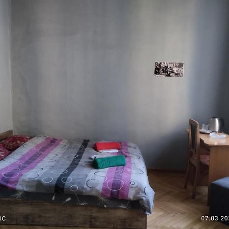 Eka'S Apartment On Marjanishvili Tbilisi Esterno foto