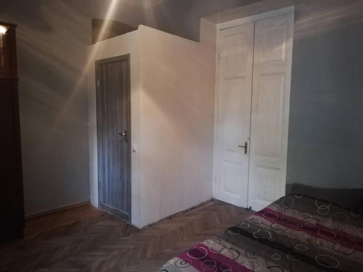 Eka'S Apartment On Marjanishvili Tbilisi Esterno foto