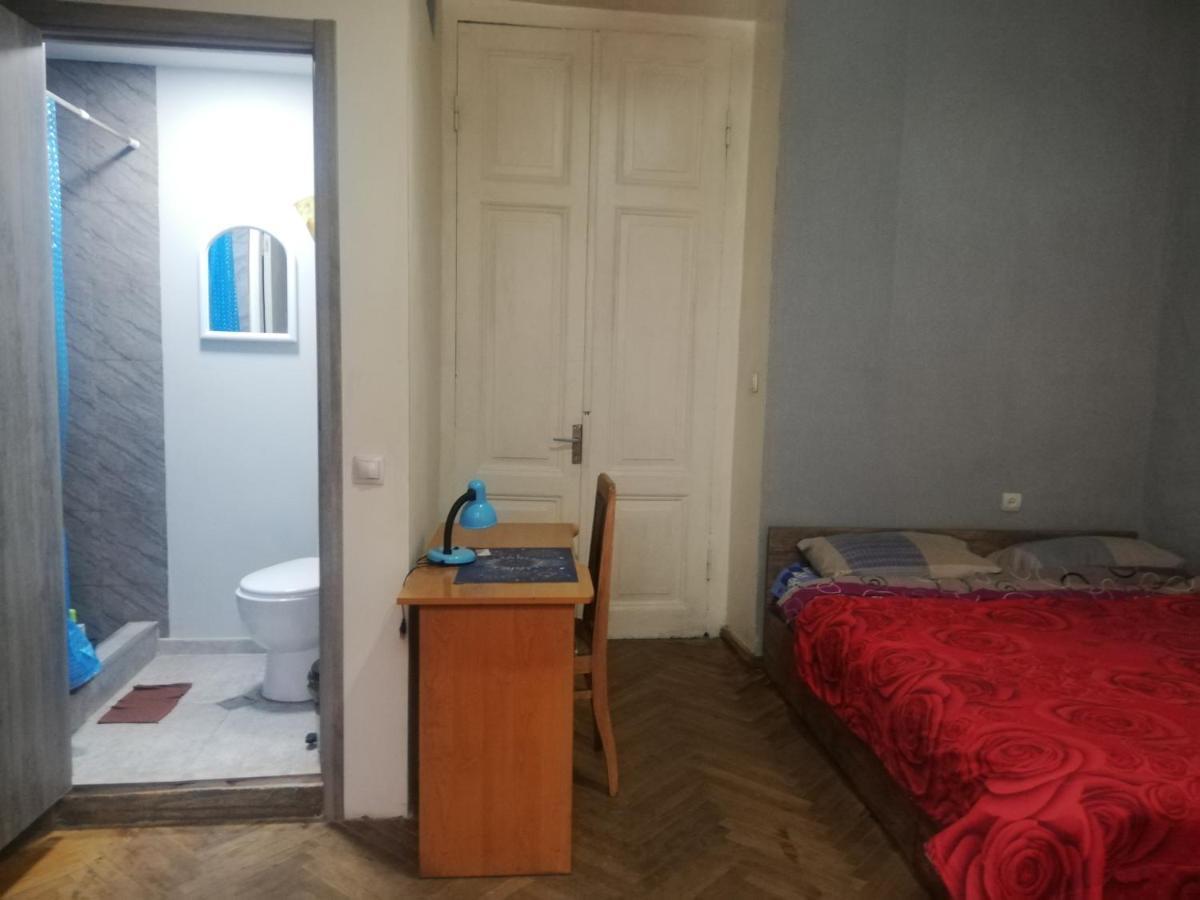 Eka'S Apartment On Marjanishvili Tbilisi Esterno foto