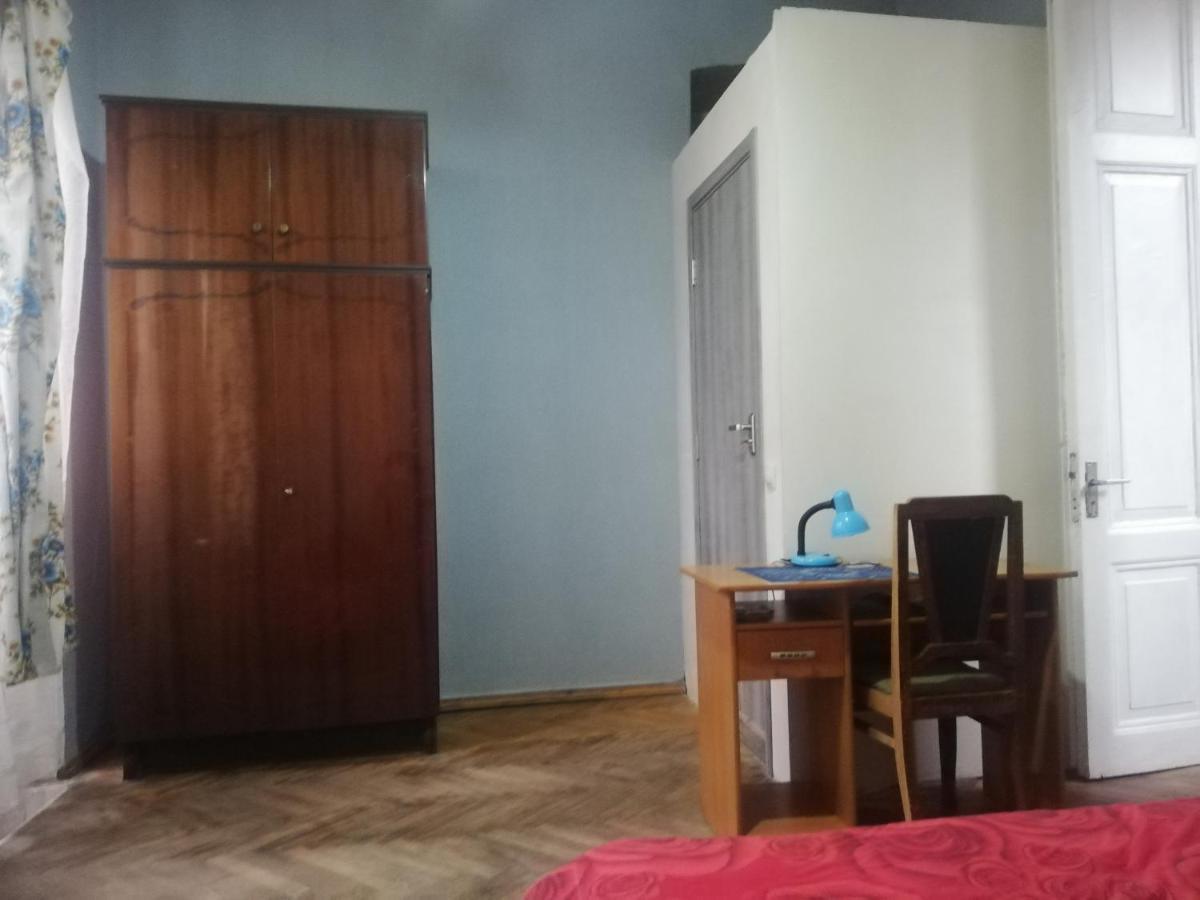 Eka'S Apartment On Marjanishvili Tbilisi Esterno foto