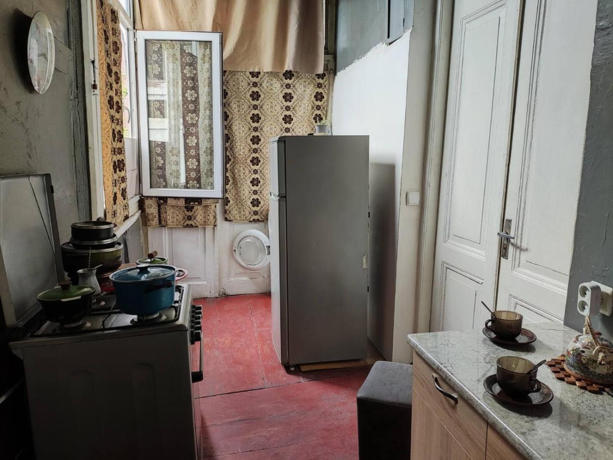 Eka'S Apartment On Marjanishvili Tbilisi Esterno foto